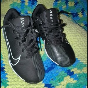 Black Nike baseball cleats (Kids 2.5 wide)